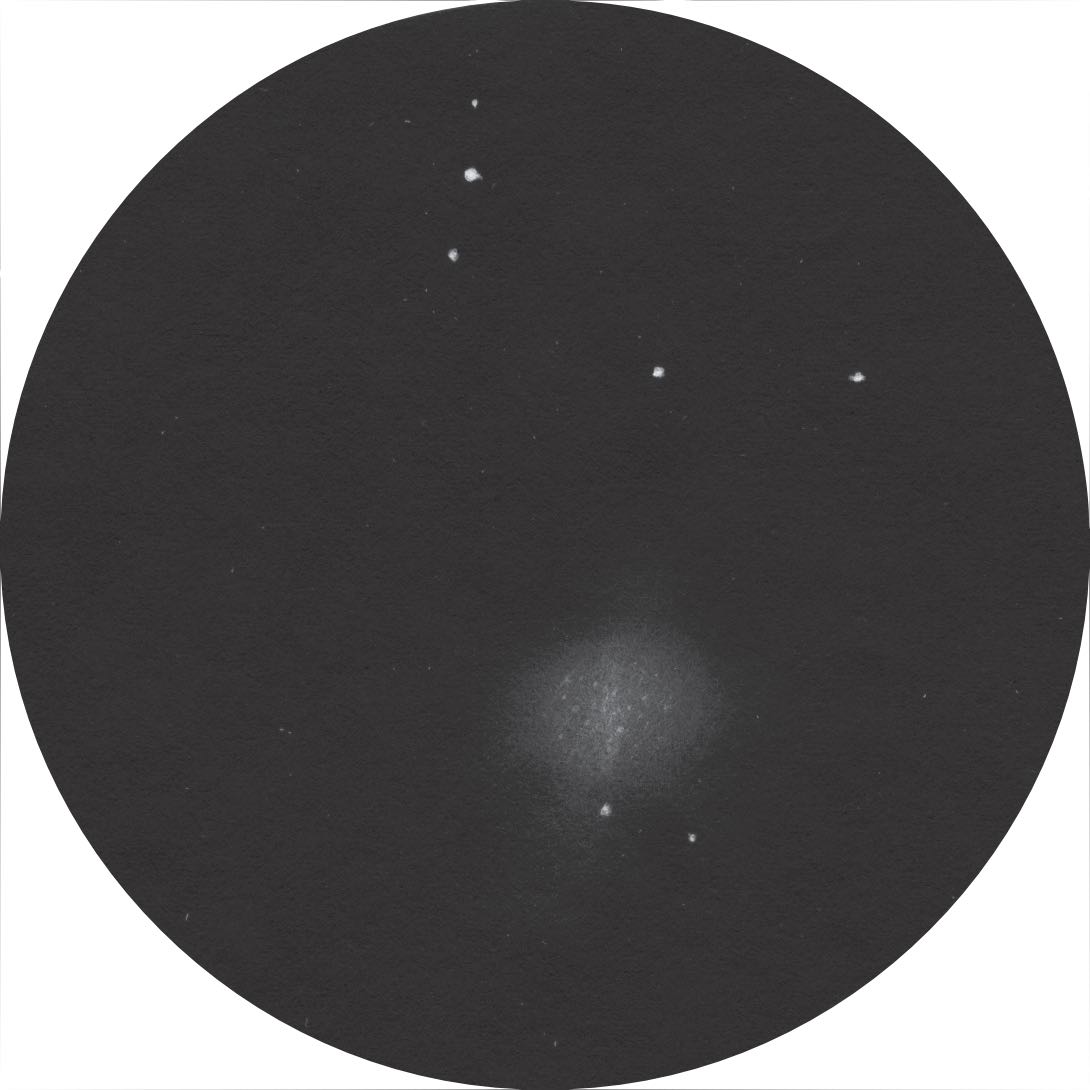Widok gromady kulistej w małym teleskopie 70mm przy 56×. R. Stoyan
