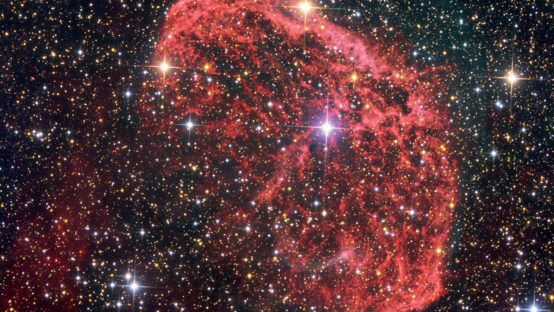 Na zdjęciach z długimi czasami naświetlana widoczna staje się delikatna włóknista struktura NGC 6888. Jochen Borgert