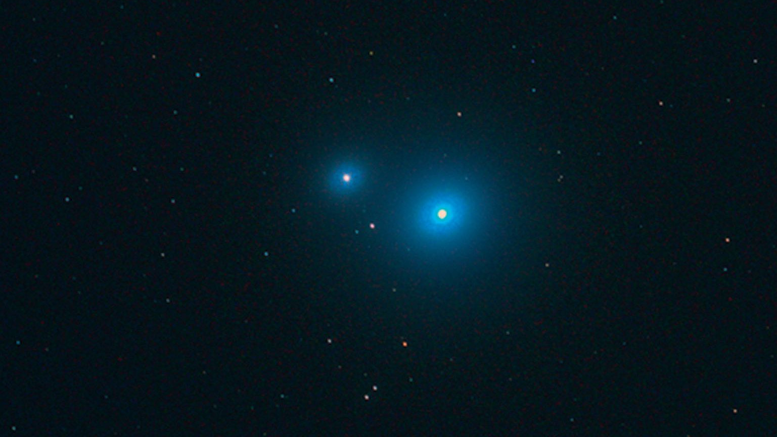 Kto potrafi dostrzec Alkora (po lewej), może powiedzieć, że ma dobry wzrok. Sam Mizar jest układem składającym się z dwóch gwiazd podwójnych. Rolf Löhr