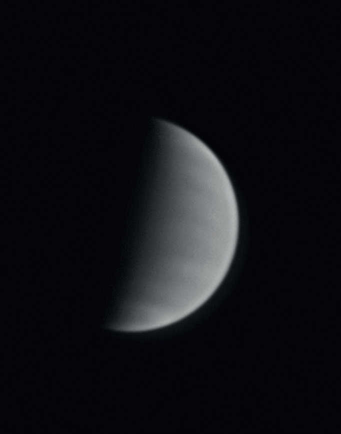 Zdjęcie planety Wenus. Dzięki filtrowi UV można uchwycić pewne struktury chmur. Mario Weigand