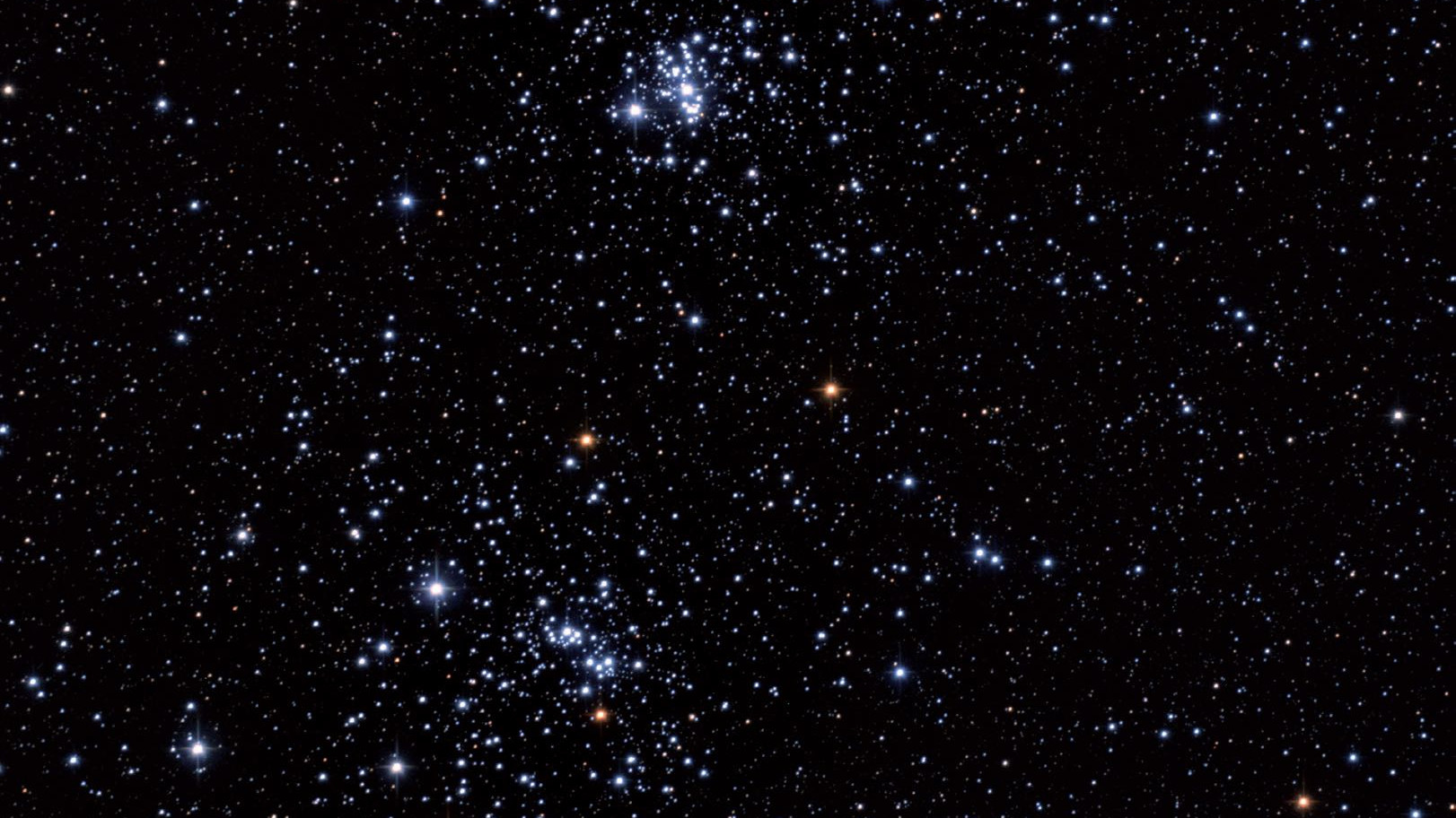 Gromada Podwójna h i χ Persei, znana także jako NGC 869/884, ze względu na swoje rozmiary jest wspaniałym obiektem lornetkowym. Marcus Degenkolbe