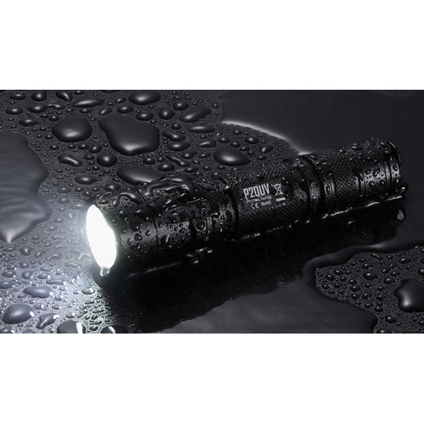 Nitecore Latarka kieszonkowa P20UV