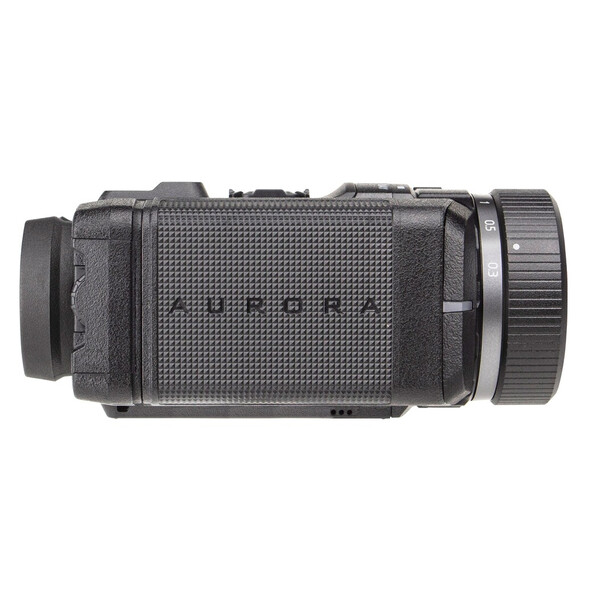 Sionyx Noktowizor Aurora Black zawiera twardy futerał, kartę pamięci 32GB, drugą baterię, pasek do przenoszenia