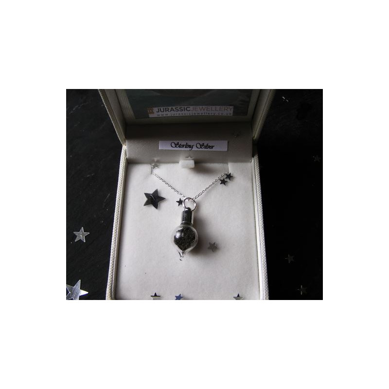 Jurassic Jewellery Meteoryty Biżuteria jurajska Łańcuszek z pyłem meteorytowym (w kształcie kropli)